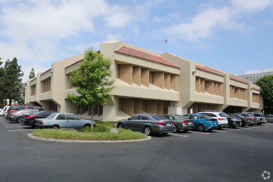 13030 Euclid St, Garden Grove, CA à vendre - Photo principale – Image 1 sur 2