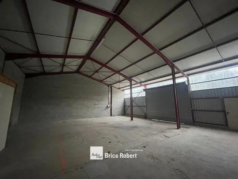 Local d’activités dans Lissieu à louer - Photo intérieure – Image 2 sur 3
