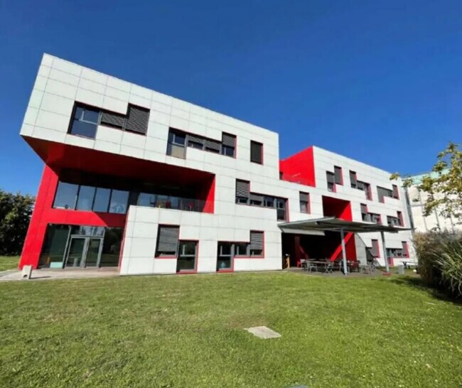 Plus de détails pour Local d'activités à louer