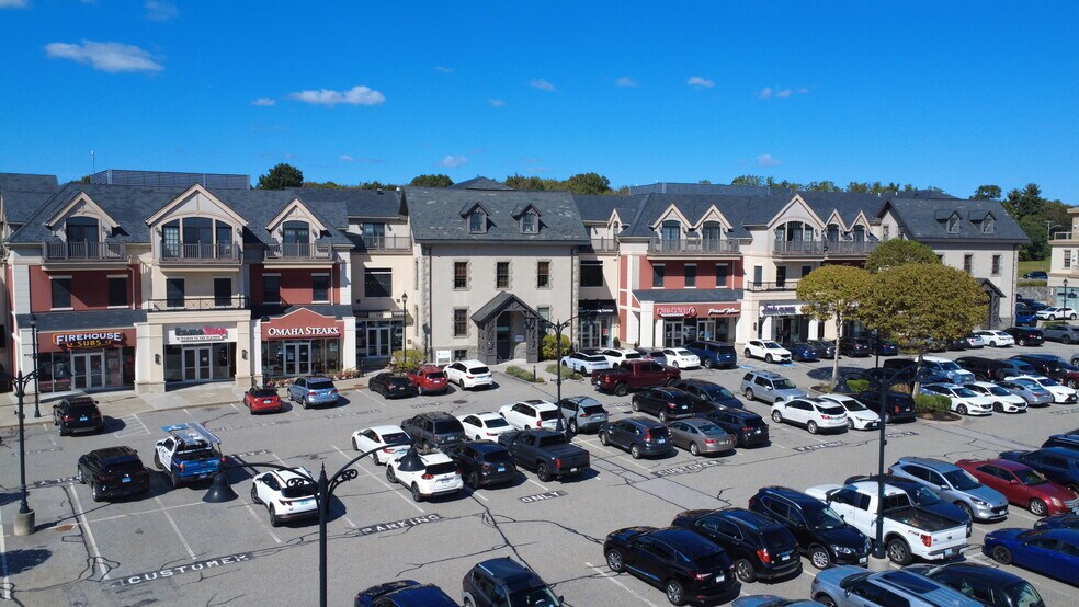 Sockanosset Cross Rd, Cranston, RI à louer - Photo de l’immeuble – Image 2 sur 15