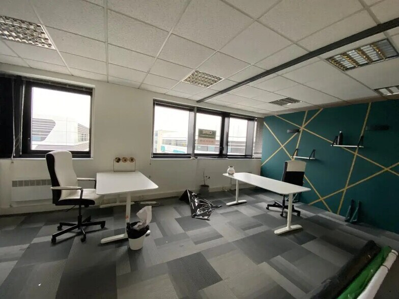 Bureau dans Saint-Grégoire à louer - Photo de l’immeuble – Image 3 sur 10