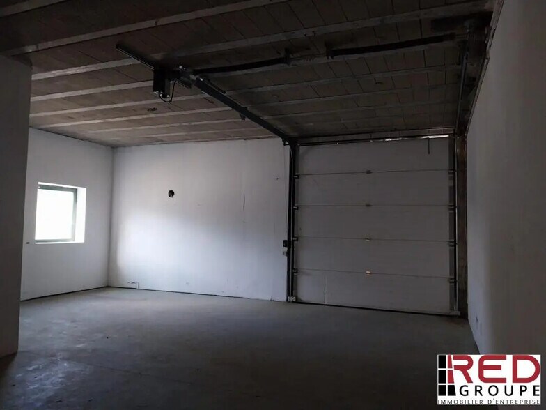 Industriel/Logistique dans Les Pennes-Mirabeau à louer - Photo de l’immeuble – Image 3 sur 4