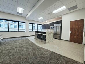 101 S Elm St, Greensboro, NC à louer Photo intérieure– Image 2 sur 26