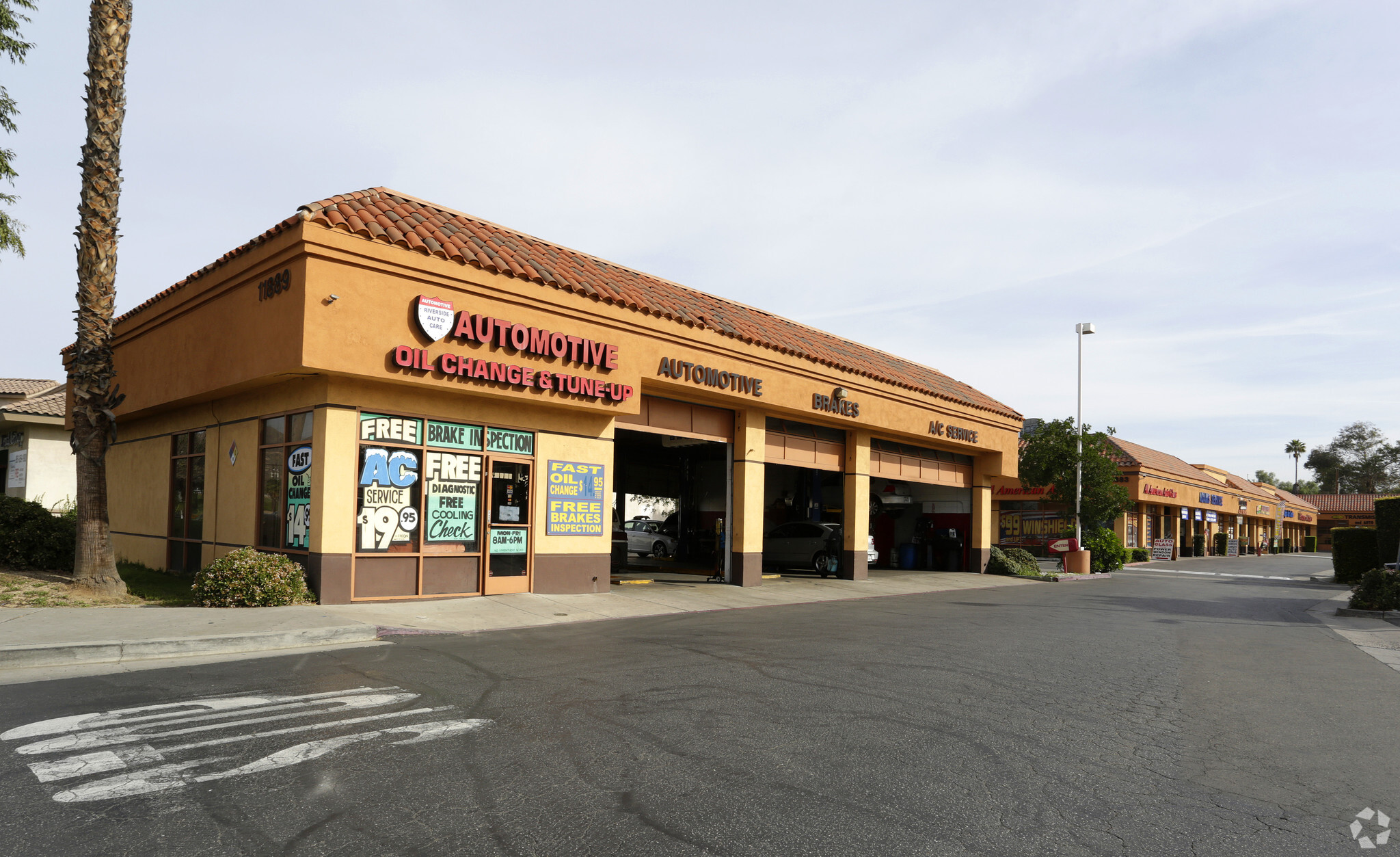 11881-11889 Magnolia Ave, Riverside, CA à louer Photo de l’immeuble– Image 1 sur 9