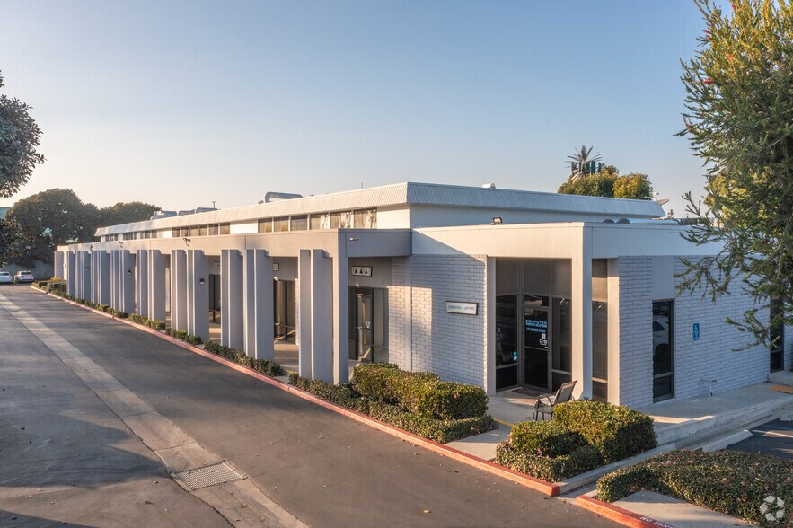 3303 Harbor Blvd, Costa Mesa, CA à louer - Photo de l’immeuble – Image 2 sur 28