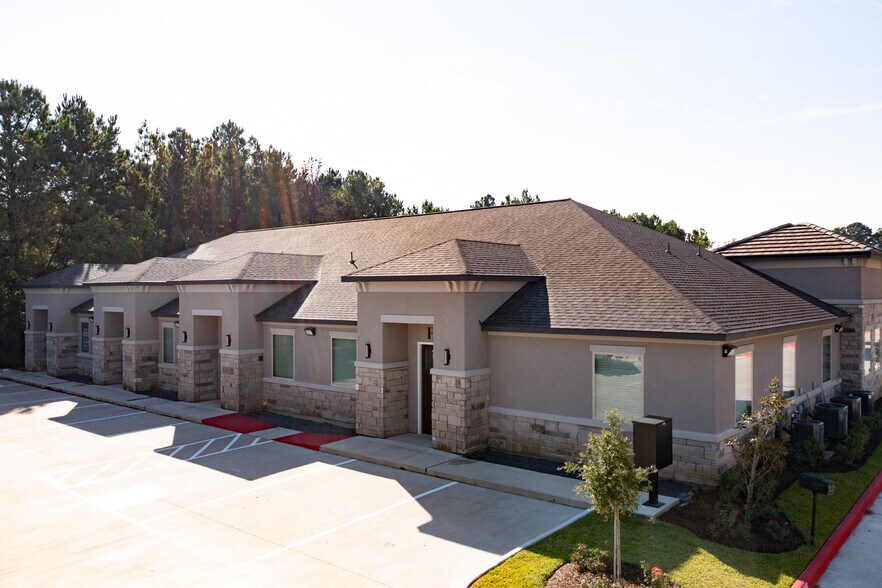 12422 Spring Cypress Rd, Tomball, TX à louer - Photo de l’immeuble – Image 2 sur 18
