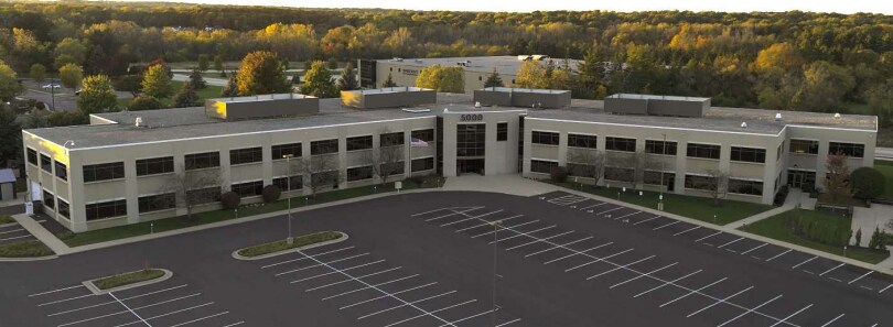 5000 S Towne Dr, New Berlin, WI à louer - Photo de l’immeuble – Image 1 sur 15