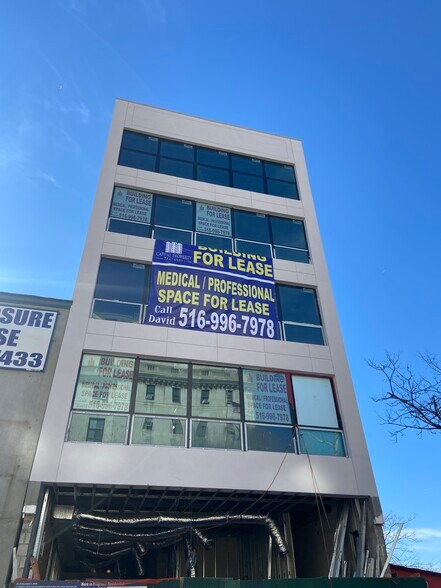 8814 Sutphin Blvd, Jamaica, NY à louer - Photo de l’immeuble – Image 2 sur 3