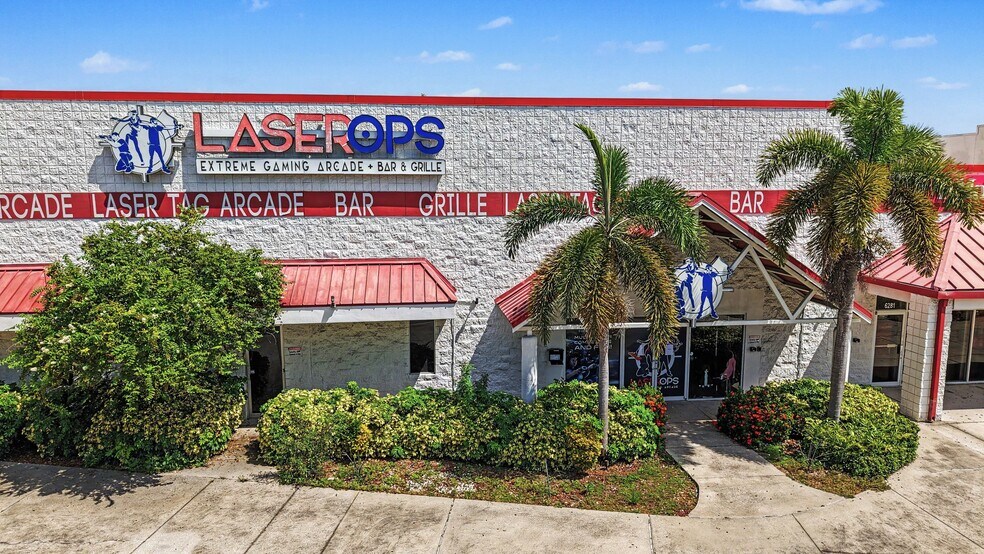 6295 Waters Ave, Tampa, FL à louer - Photo de l’immeuble – Image 3 sur 23