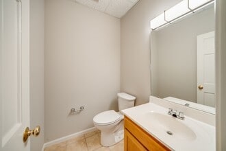 2821 S Hurstbourne Pky, Louisville, KY à louer Photo de l’immeuble– Image 2 sur 15
