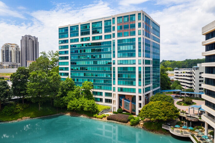 980 Hammond Dr NE, Atlanta, GA à louer - Photo principale – Image 1 sur 16