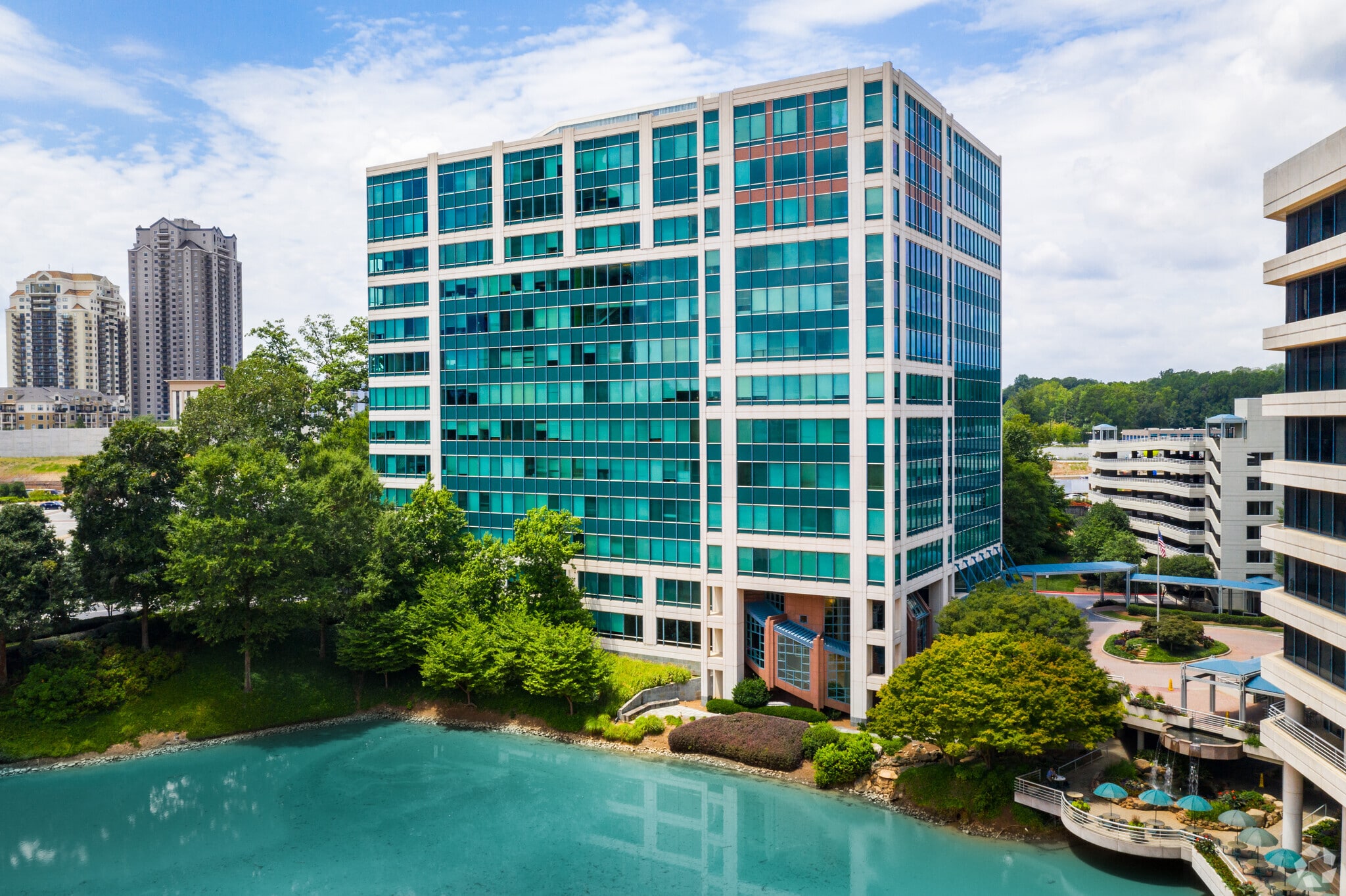 980 Hammond Dr NE, Atlanta, GA à louer Photo principale– Image 1 sur 17