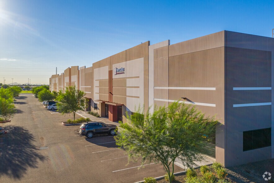 11560 N Dysart Rd, Surprise, AZ à louer - Photo de l’immeuble – Image 3 sur 3