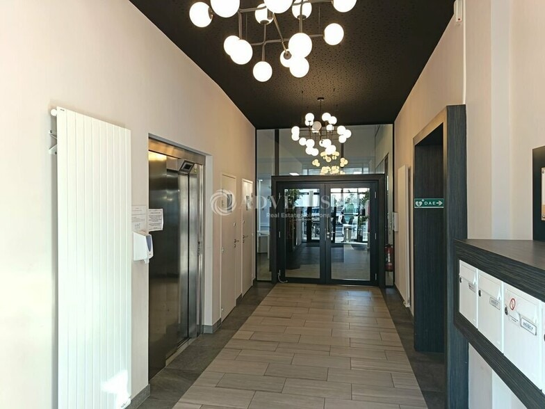 Bureau dans Lille à louer - Hall d’entrée – Image 2 sur 8