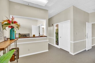 2058 14th Ave, Vero Beach, FL à louer Photo de l’immeuble– Image 1 sur 17