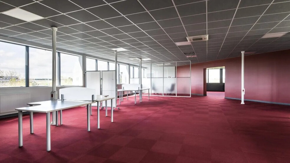 Local commercial dans Chasseneuil-du-Poitou à louer - Photo de l’immeuble – Image 3 sur 3