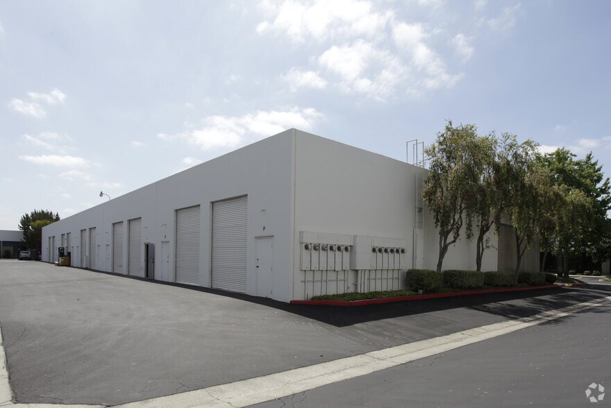 4071 E La Palma Ave, Anaheim, CA à louer - Photo de l’immeuble – Image 2 sur 3