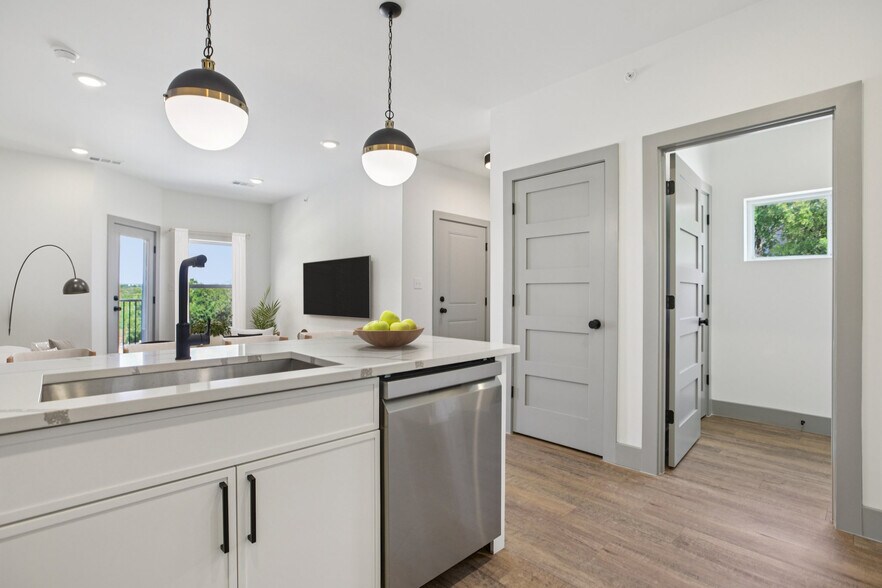2450 Wickersham Ln, Austin, TX à vendre - Photo intérieure – Image 3 sur 9