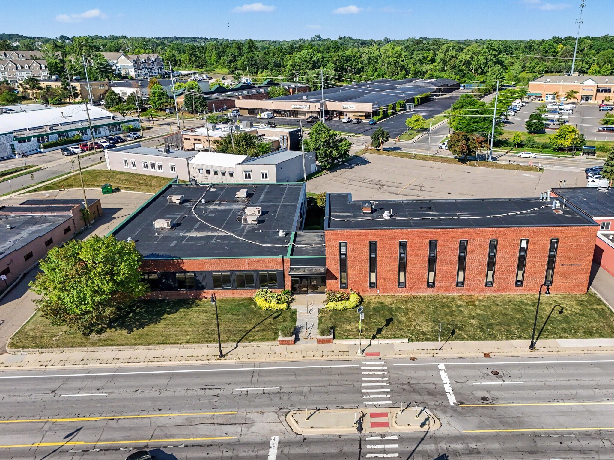 2355 W Stadium Blvd, Ann Arbor, MI à vendre Photo de l’immeuble– Image 1 sur 6