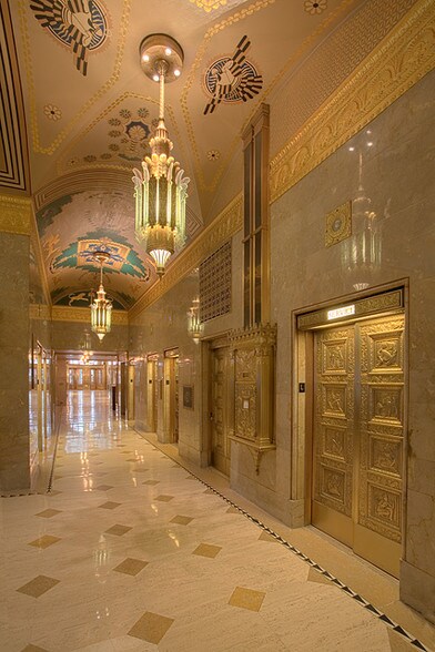 551 Fifth Ave, New York, NY à louer - Hall d’entrée – Image 2 sur 8