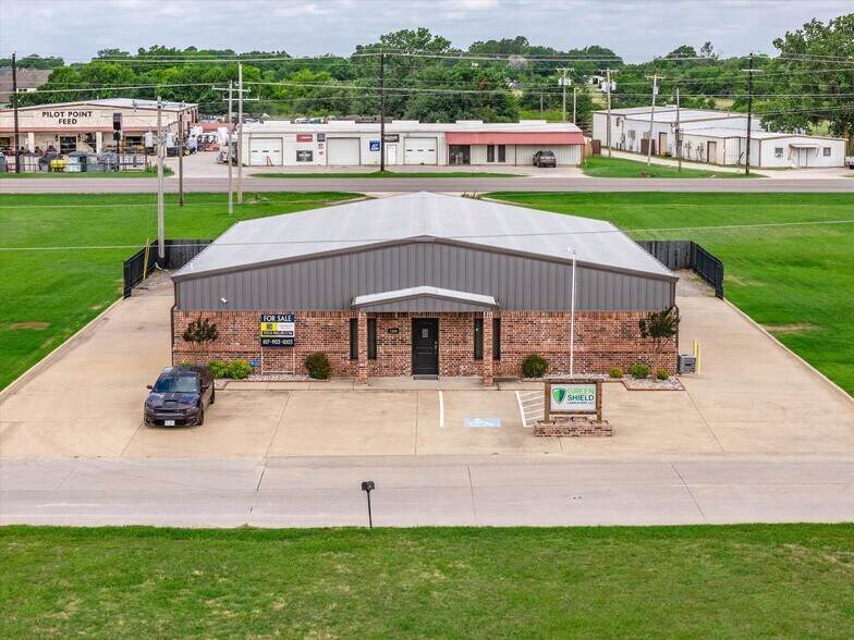 1208 N Industrial Blvd, Pilot Point, TX à vendre - Photo de l’immeuble – Image 2 sur 17
