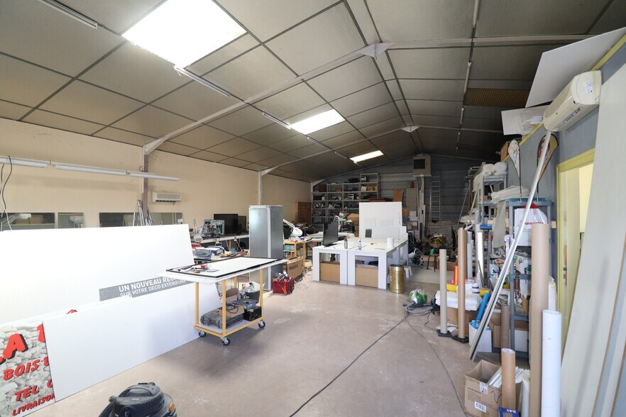 Industriel/Logistique dans Valence à vendre - Photo de l’immeuble – Image 2 sur 3