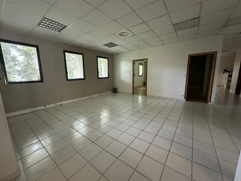 Bureau dans Avignon à louer - Photo de l’immeuble – Image 2 sur 12