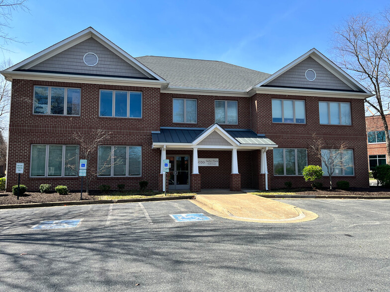 5030 Sadler Pl, Glen Allen, VA à louer - Photo de l’immeuble – Image 1 sur 2