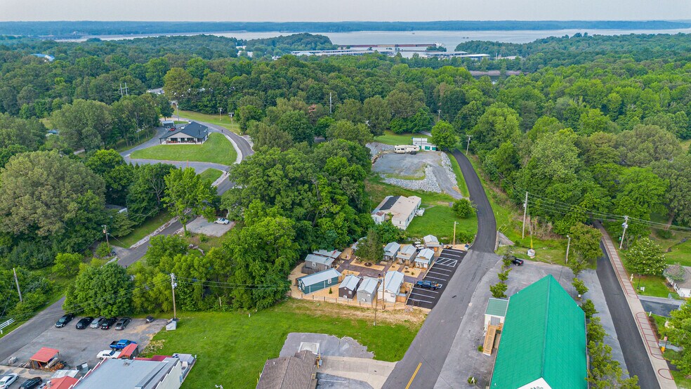 140 E Commerce Ave, Grand Rivers, KY à vendre - Photo de l’immeuble – Image 3 sur 11