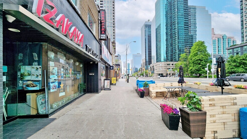 5171 Yonge St, Toronto, ON à vendre - Photo de l’immeuble – Image 3 sur 16