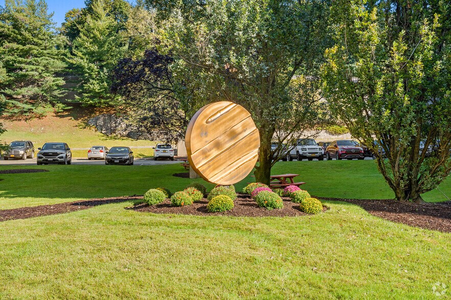 200 White Plains Rd, Tarrytown, NY à louer - Photo de l’immeuble – Image 3 sur 20