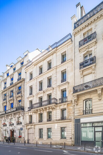 65 Rue Saint-Lazare, Paris à louer - Photo de l’immeuble – Image 2 sur 2
