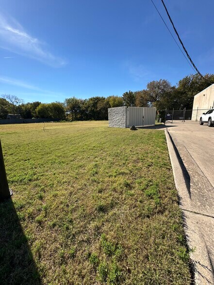 2109-2115 Solona St, Haltom City, TX à vendre - Photo de l’immeuble – Image 2 sur 26