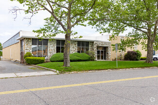 Plus de détails pour 95 Schmitt Blvd, Farmingdale, NY - Industriel/Logistique à louer