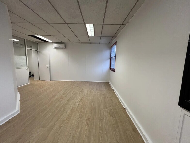 Bureau dans Saint-Denis à louer - Photo de l’immeuble – Image 1 sur 5