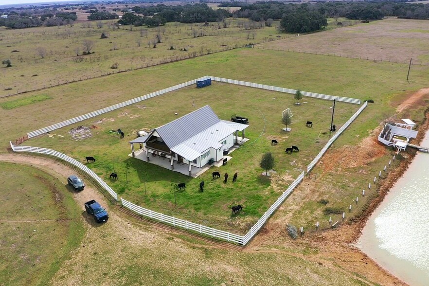 1048 11th st, Rock Island, TX à vendre - Photo principale – Image 3 sur 32