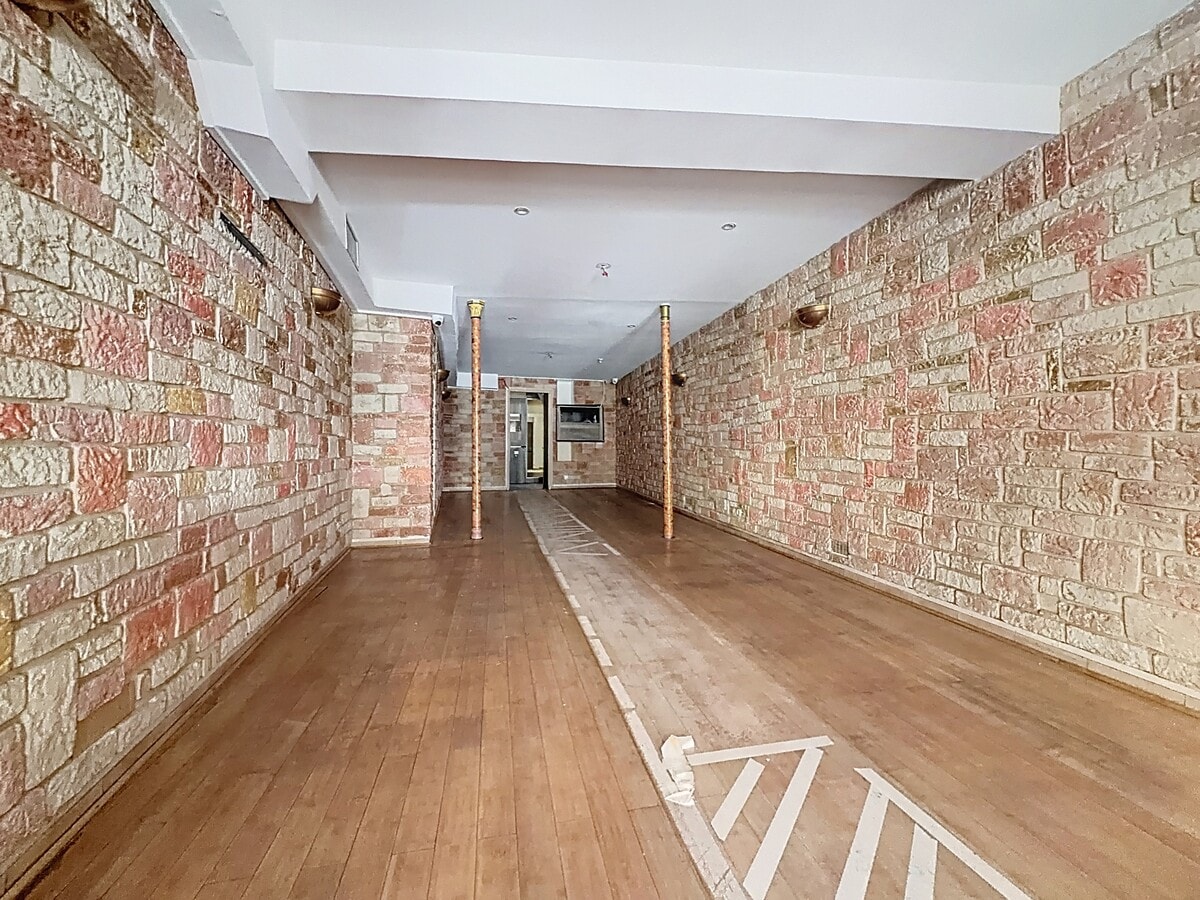71 Rue De Charenton, Paris, PAR 75012 -  -  - Photo intérieure - Image 2 of 13