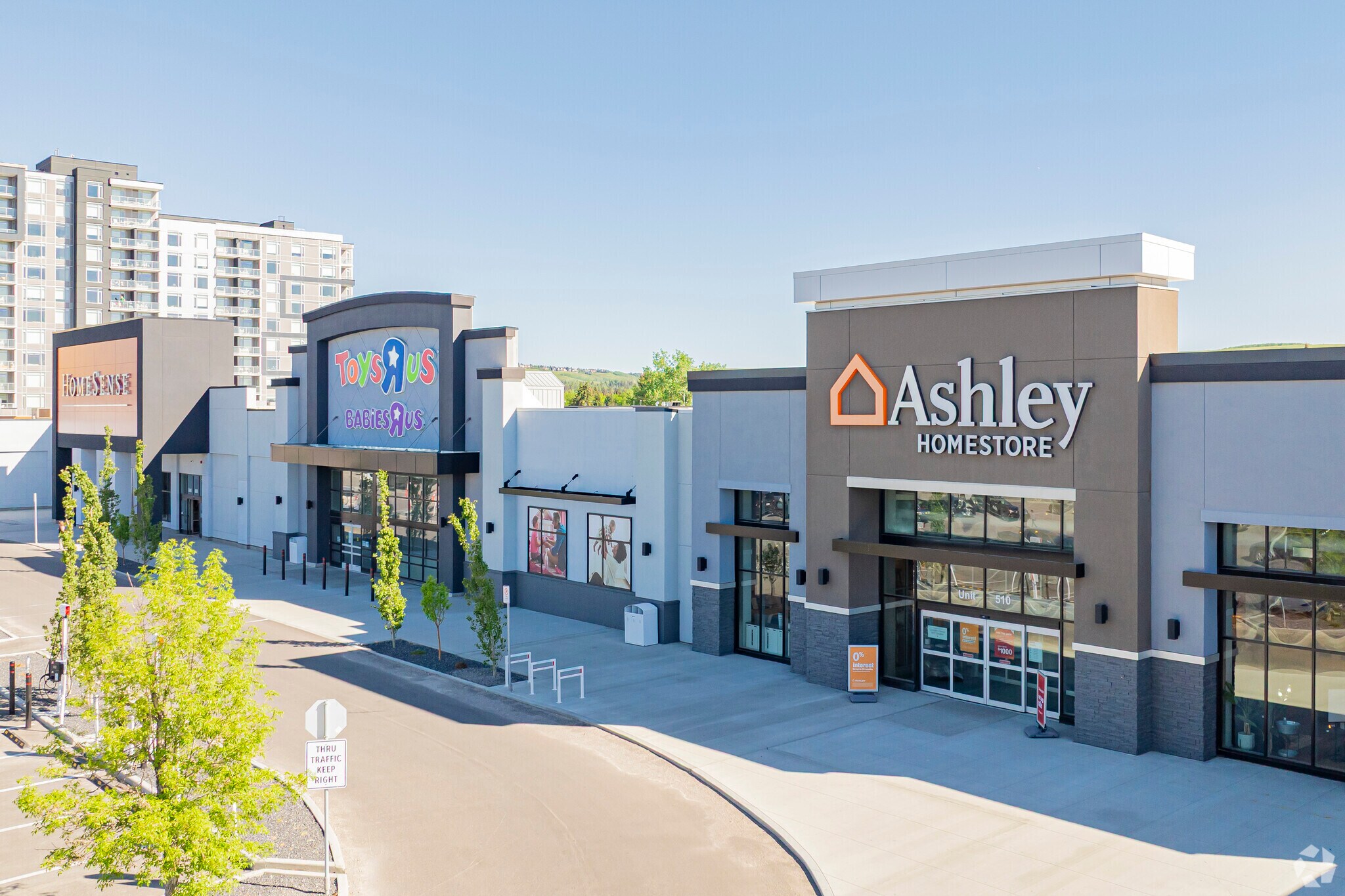 3630 Brentwood Blvd NW, Calgary, AB à louer Photo de l’immeuble– Image 1 sur 7