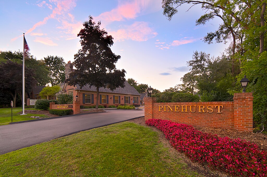 44644 Ann Arbor Rd W, Plymouth, MI à louer Photo principale– Image 1 sur 5