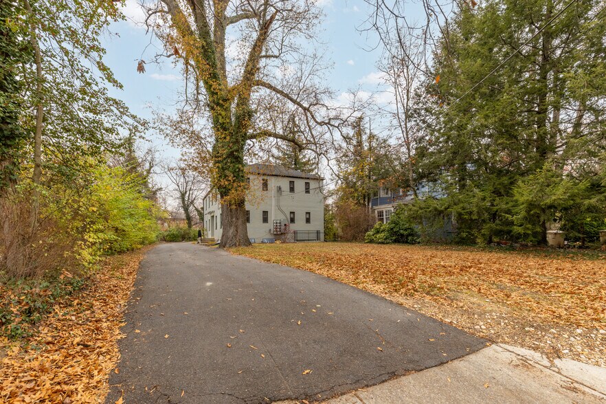 7404 Columbia Ave, College Park, MD à vendre - Photo de l’immeuble – Image 2 sur 8