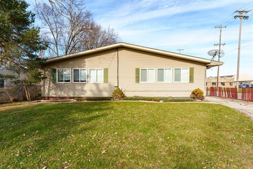 1302 Lakeview Ave, Battle Creek, MI à vendre - Photo principale – Image 1 sur 1