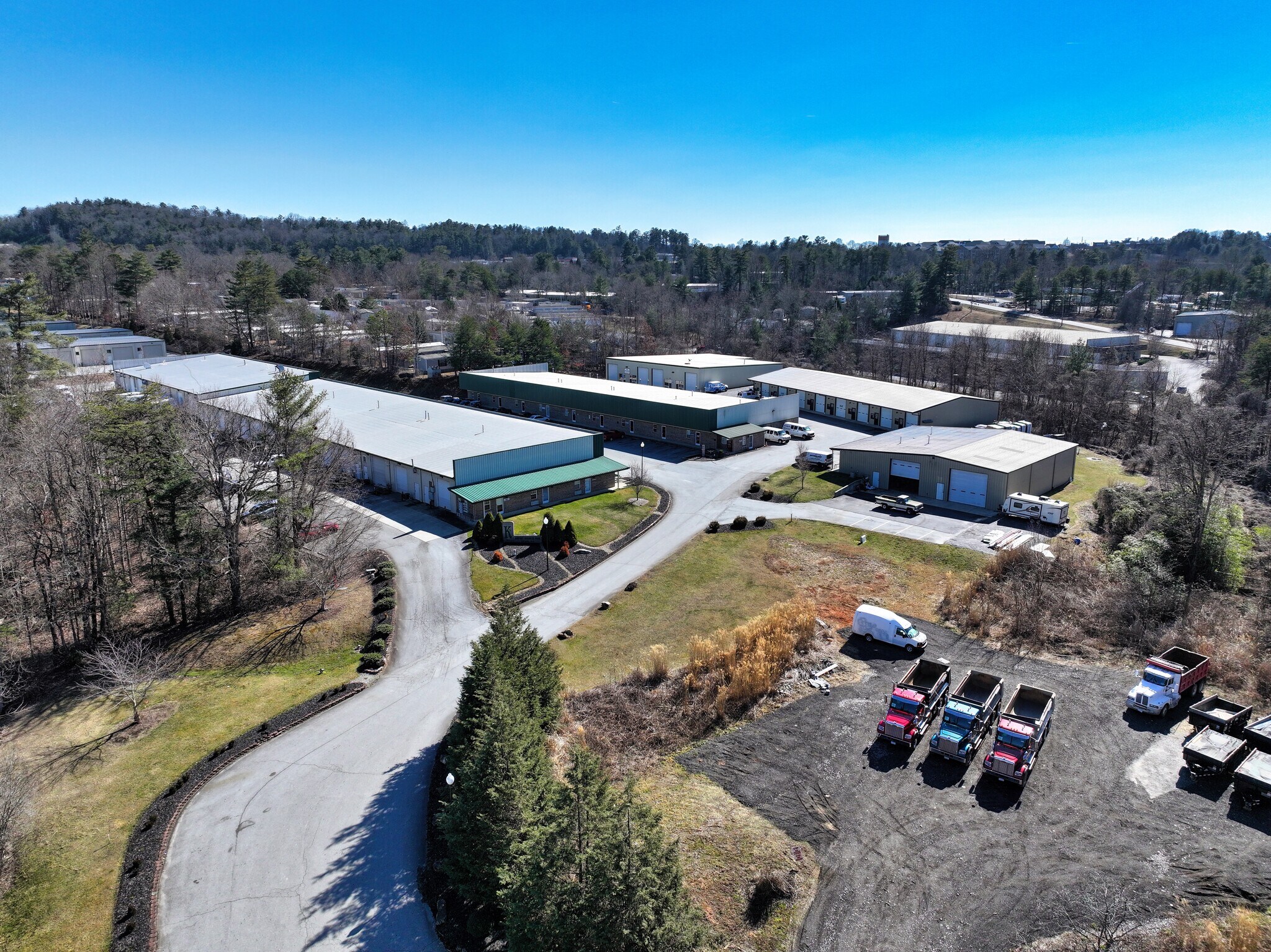 1-18 Business Park Cir, Arden, NC à louer Photo principale– Image 1 sur 8