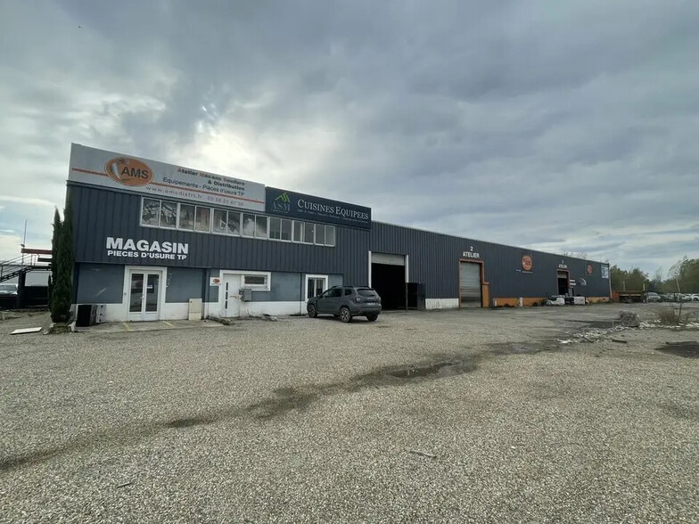 Local d'activités dans Latresne à vendre - Photo de l’immeuble – Image 3 sur 12