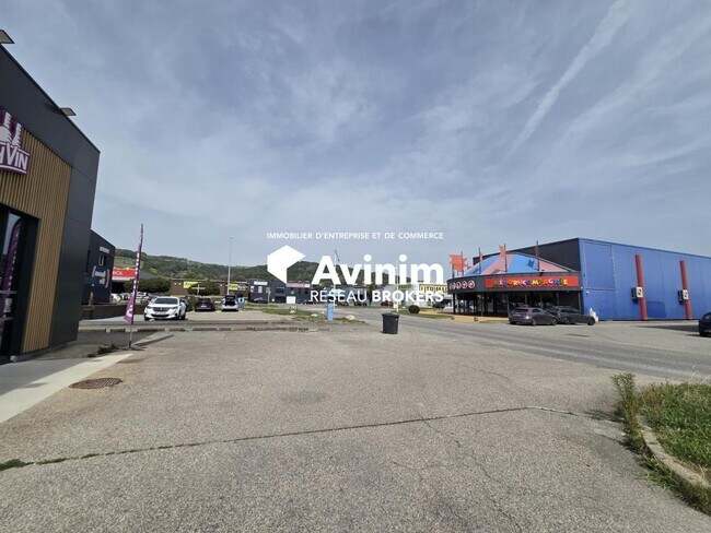 Plus de détails pour Local commercial à louer