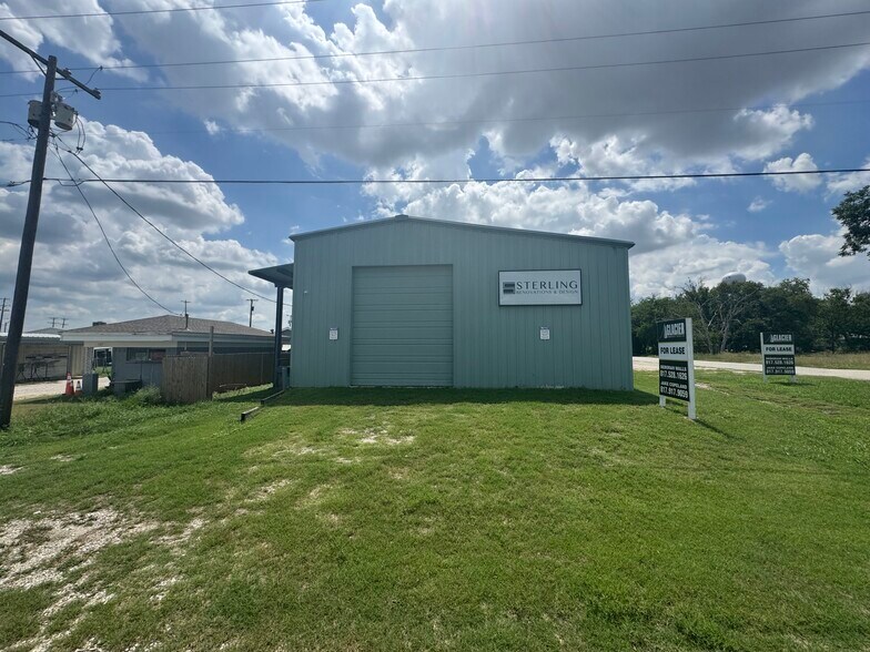 121 W 6th St, Justin, TX à vendre - Photo de l’immeuble – Image 1 sur 17