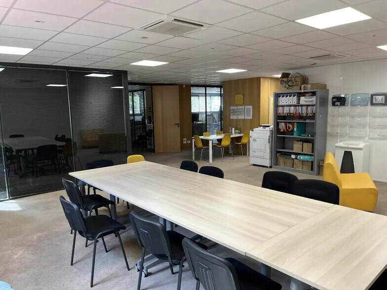 Bureau dans La Valette-du-Var à louer - Photo de l’immeuble – Image 3 sur 9