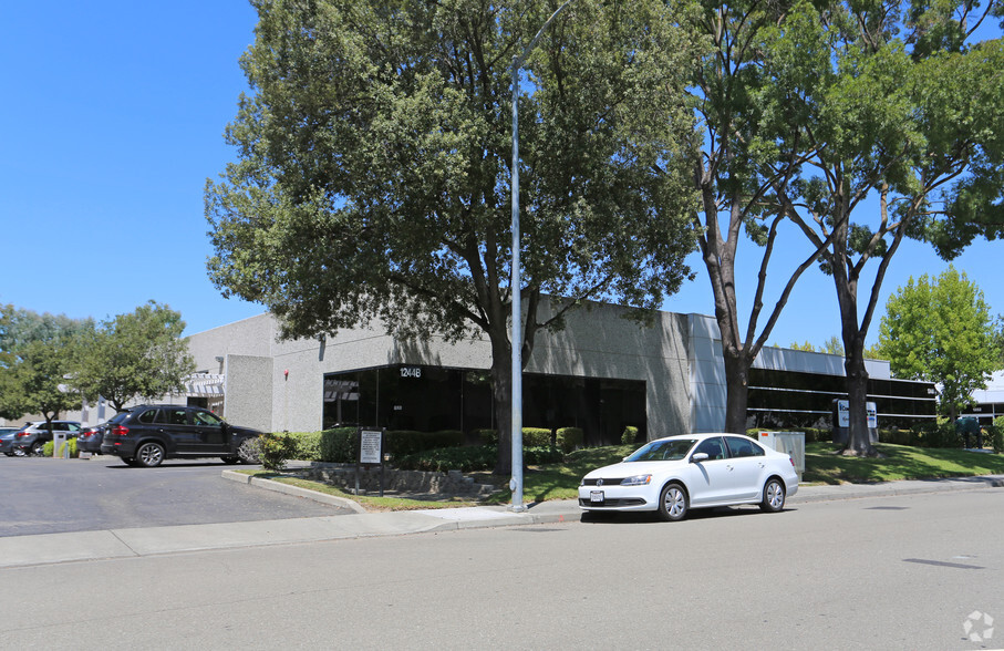 1244 Quarry Ln, Pleasanton, CA à louer - Photo de l’immeuble – Image 3 sur 4