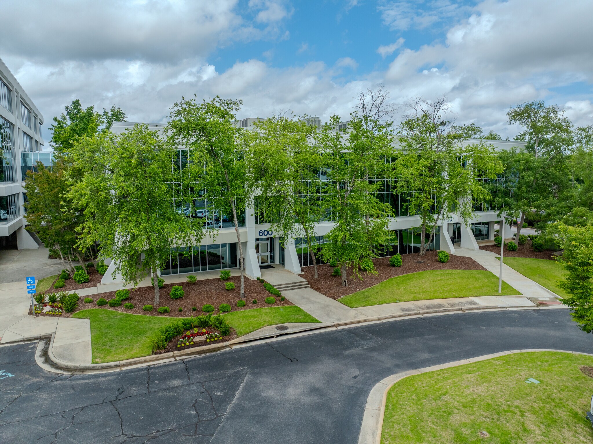 600 boulevard S, Huntsville, AL à louer Photo de l’immeuble– Image 1 sur 12