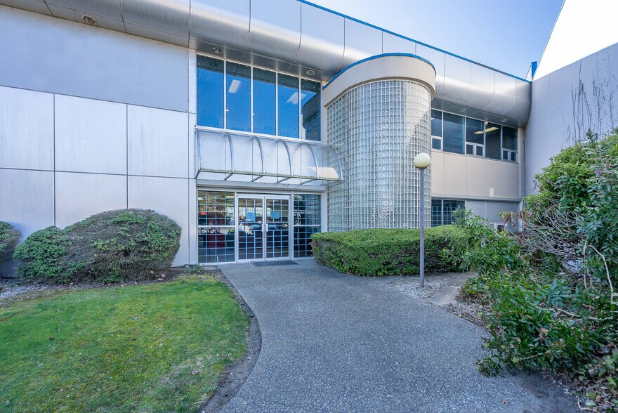 8985 Fraserwood Ct, Burnaby, BC à vendre - Photo de l’immeuble – Image 3 sur 13