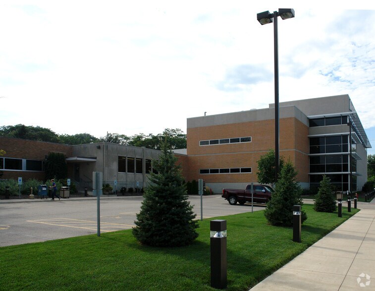 1 News Plz, Peoria, IL à louer - Photo de l’immeuble – Image 2 sur 9